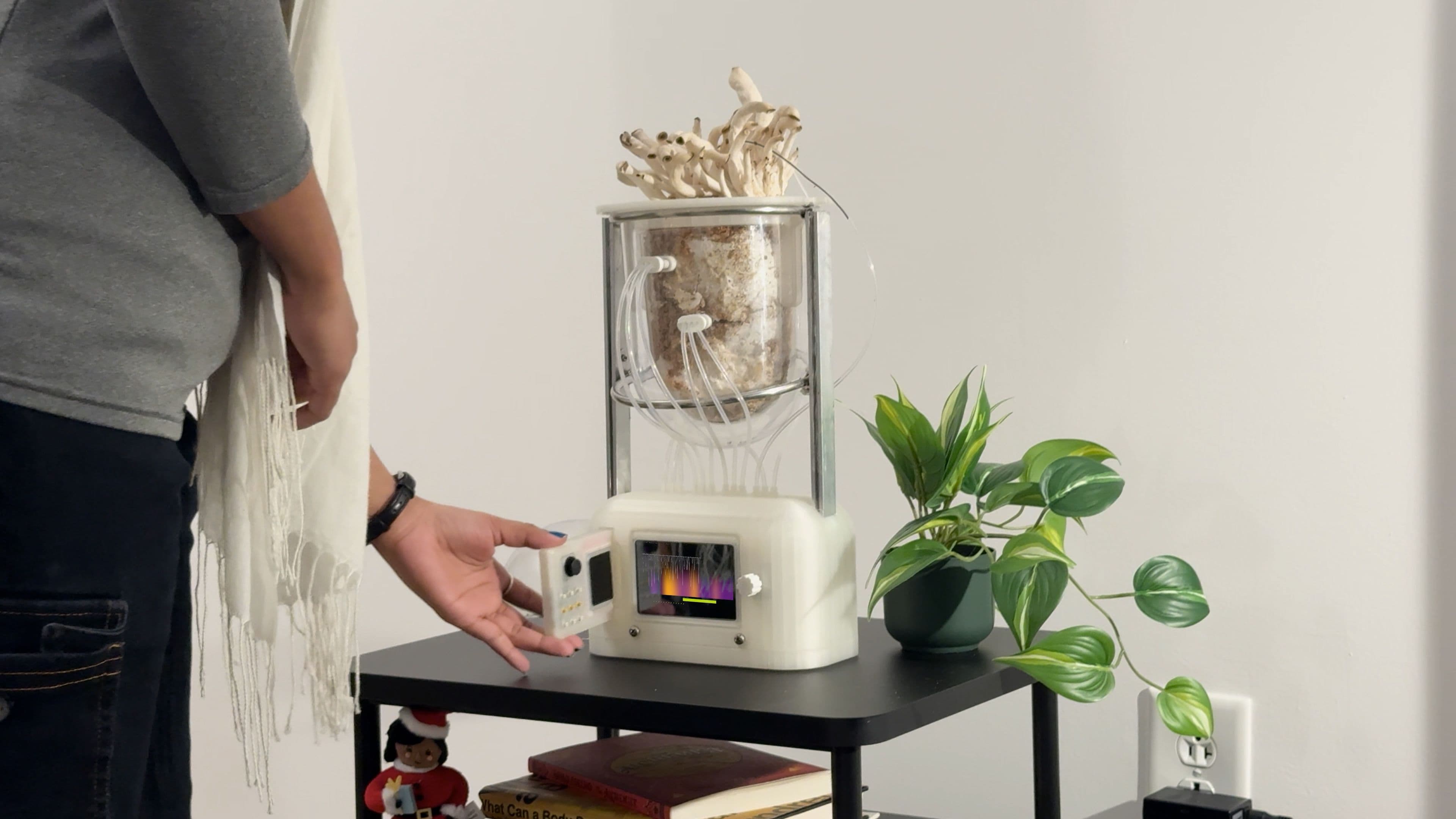 User unplugging the messaging device from the biocomputer.